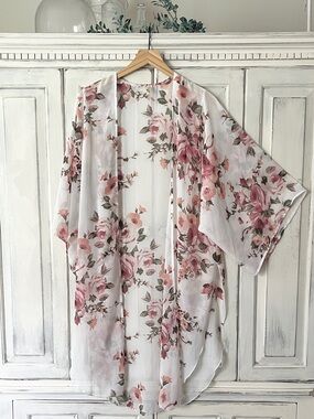 🟠PIXI & IVY Sheer Floral Kimono in Ivory MED